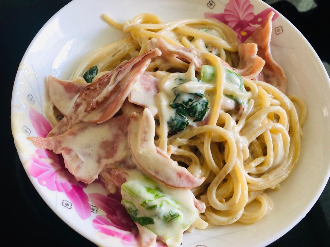 奶油培根意大利面