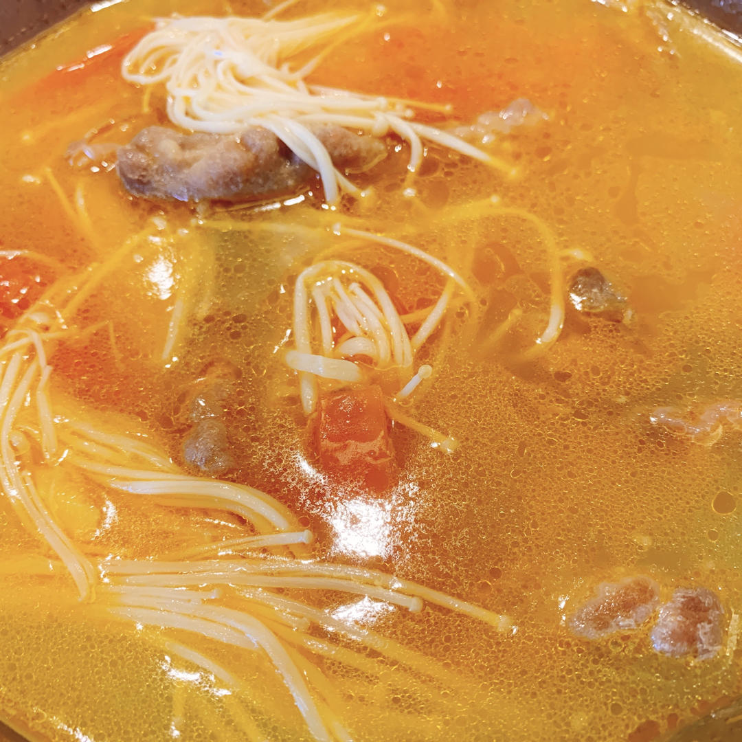 金针菇肥牛番茄锅