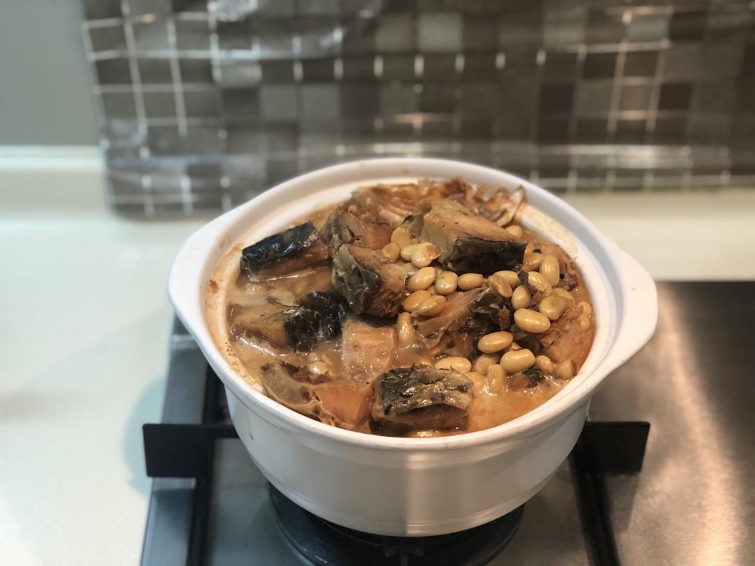 黄豆烧风干咸鱼