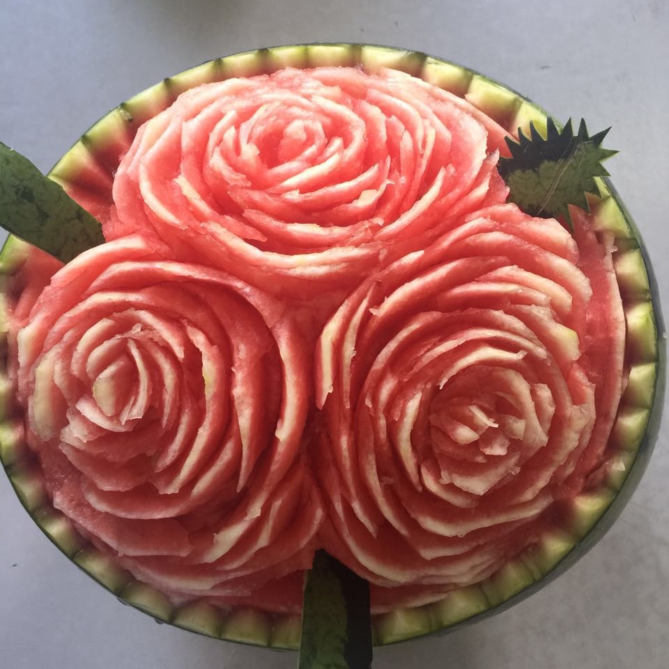 郝大宝爱做饭做的西瓜玫瑰花