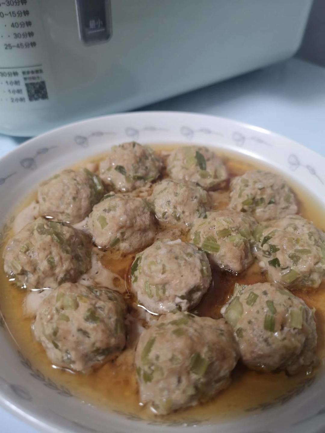蒸香芹菜肉丸+油泼巴沙鱼【4月北鼎蒸炖锅食谱】