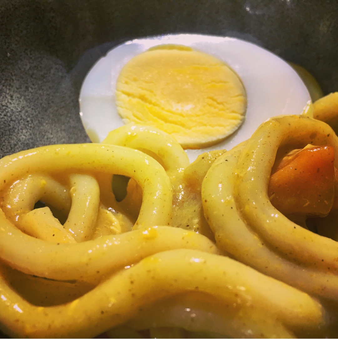 不孤独的食物美学「一人食」咖喱拌面