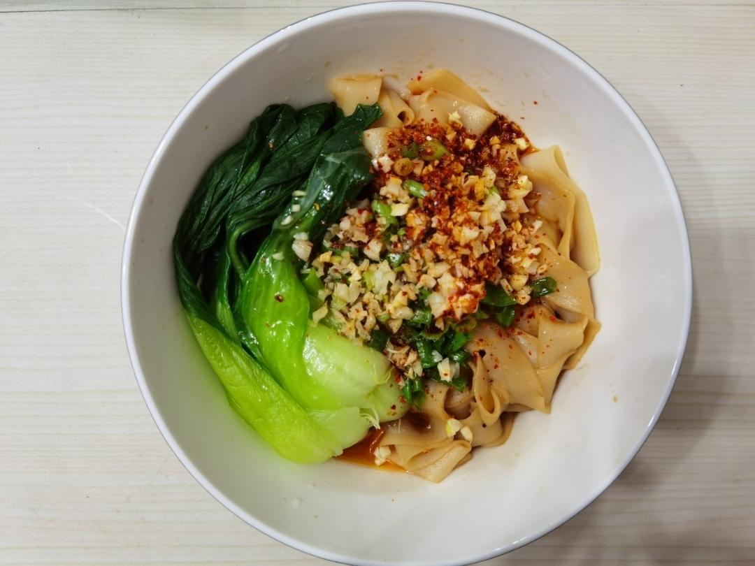 十分钟就能吃上的超简单油泼面