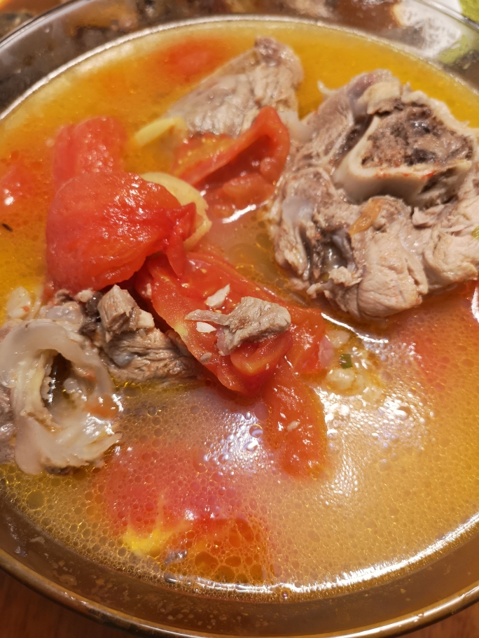 爽口不腻的番茄大骨汤的做法