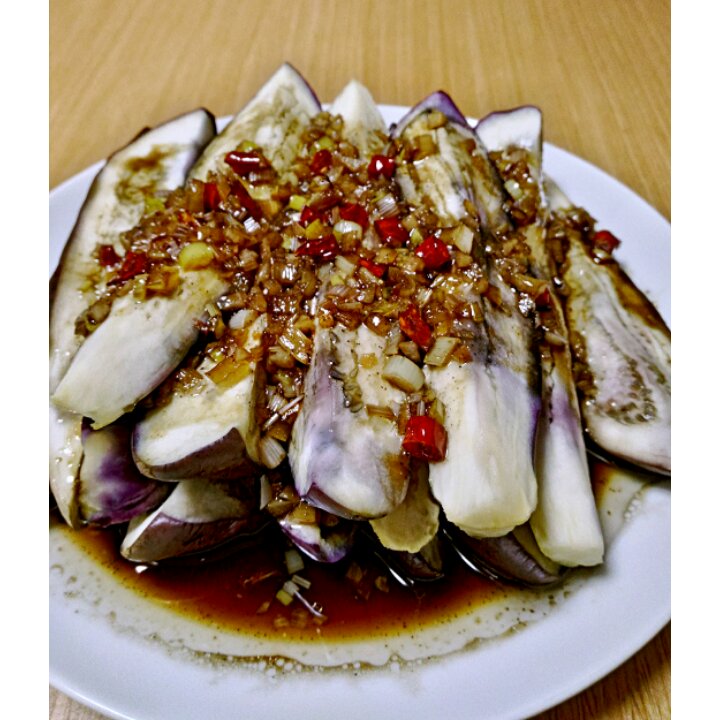 盘大胖做的蒜泥拌蒸茄条