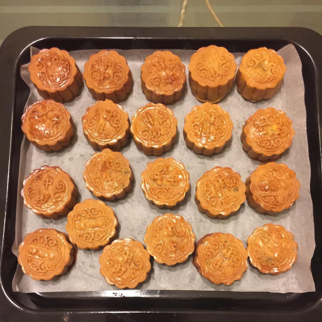 广式月饼——蛋黄莲蓉月饼