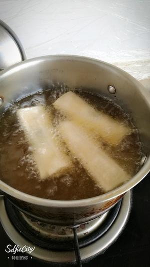 黄芽菜肉丝春卷的做法 步骤5
