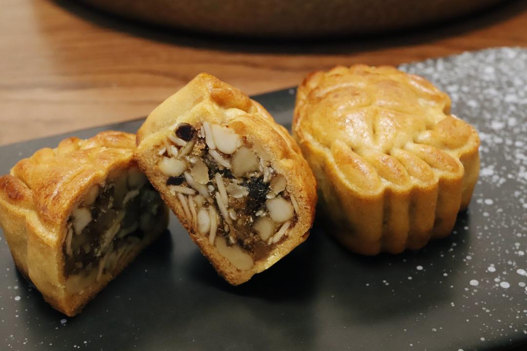 广式伍仁月饼