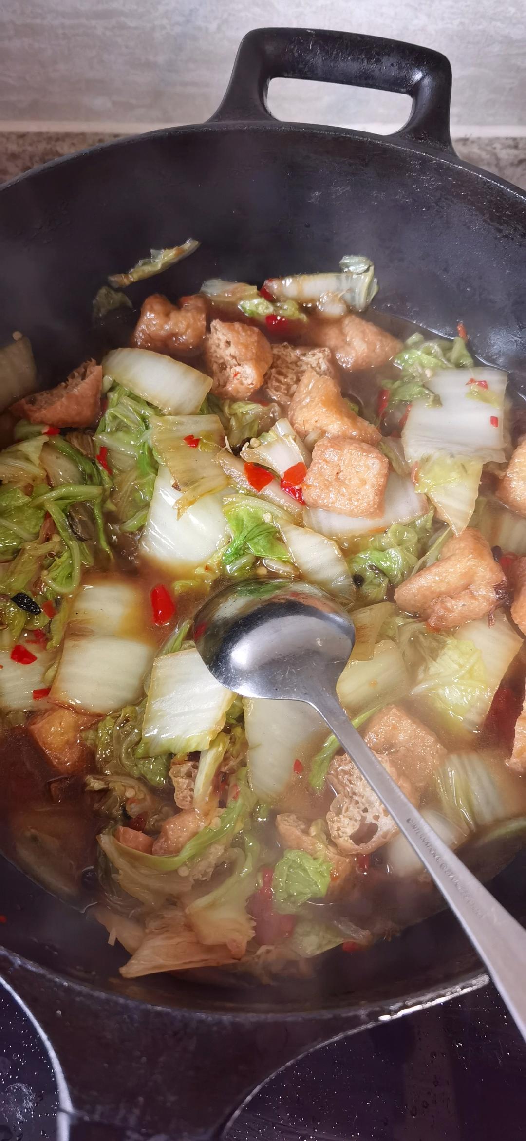 好吃到连汤汁都不剩的白菜焖豆泡，给肉都不换