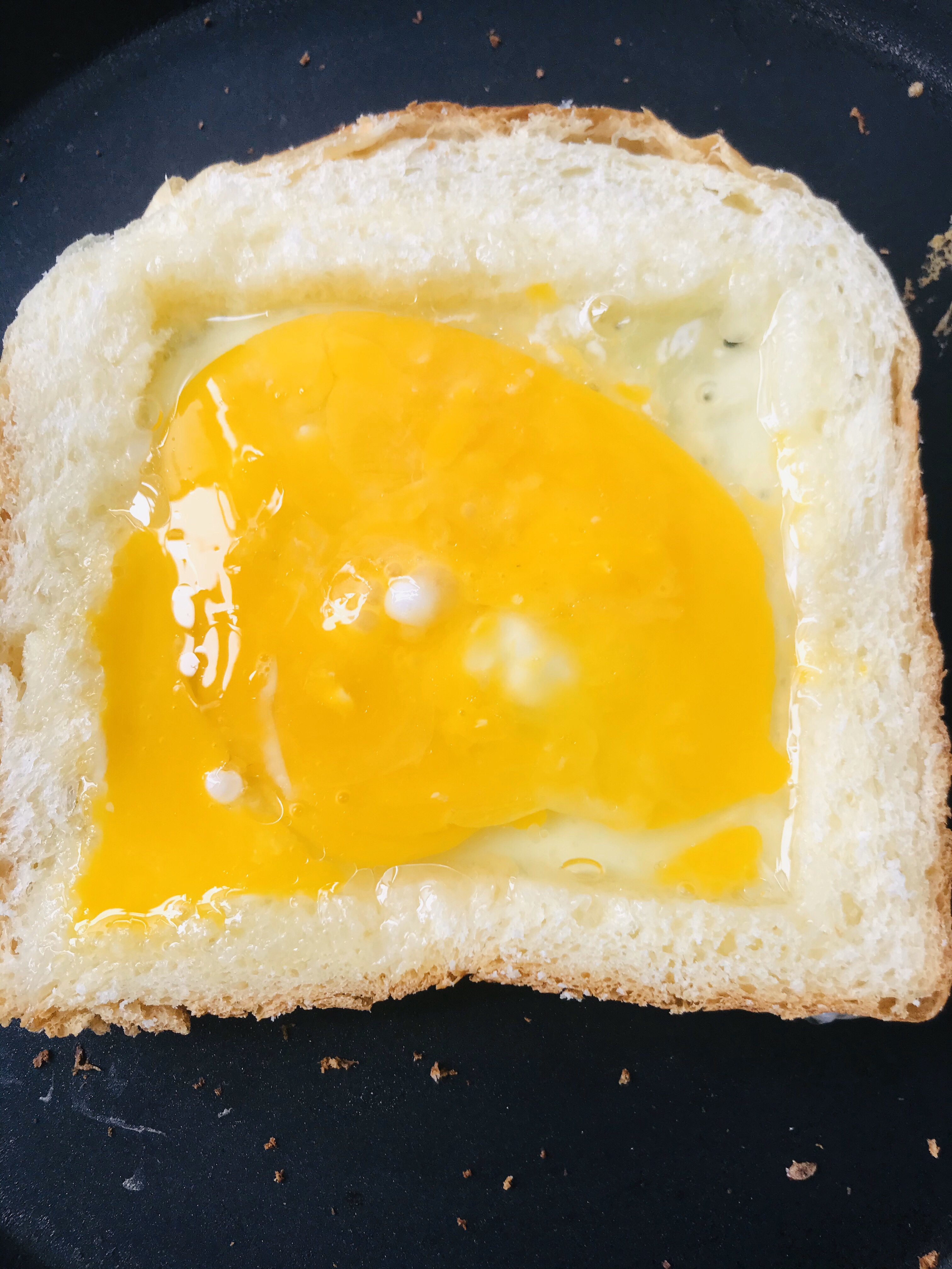 简单营养的包蛋吐司三明治的做法 步骤4