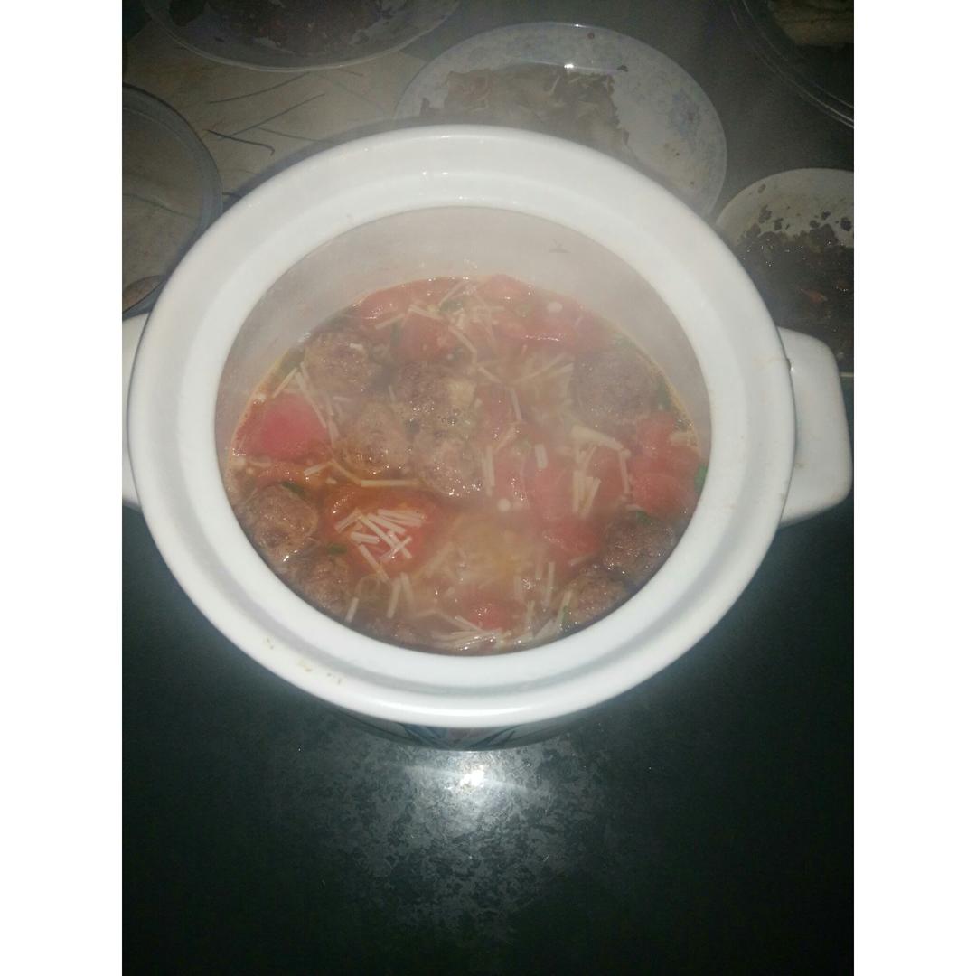 番茄贡丸金针菇汤