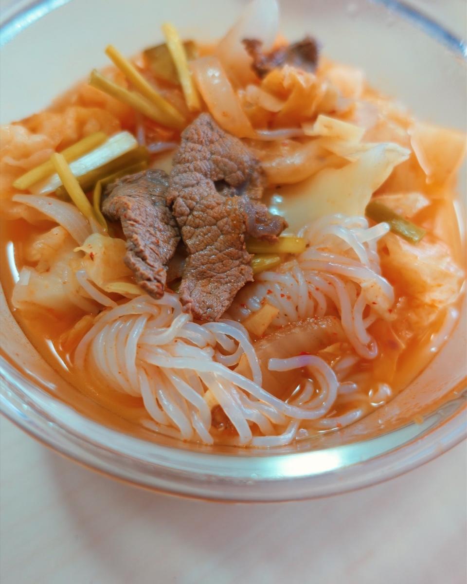 午餐：牛肉辣白菜锅415kcal-531kcal(轻)