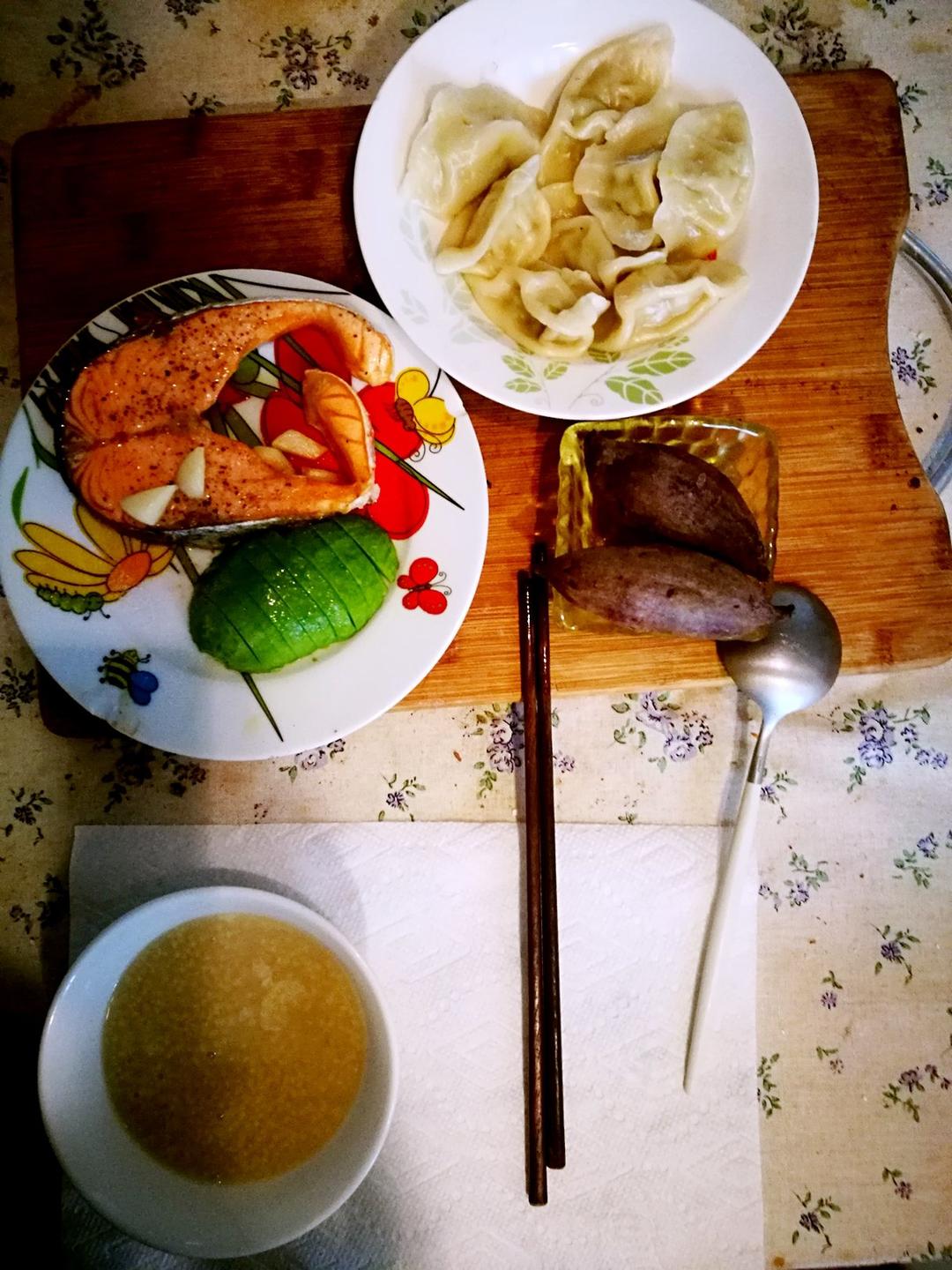 蒜油煎三文鱼排