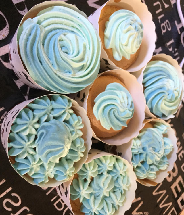 草莓奶油蛋糕/基础戚风胚，徒手脱模剖片及抹面挤花/「戚风及其衍生」烘焙视频蛋糕篇1