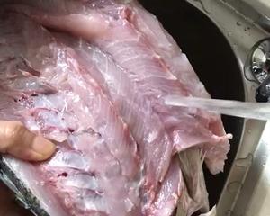做鱼丸拿取鱼肉的方法的做法 步骤19