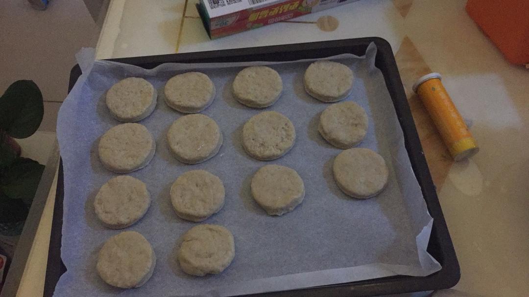 【视频】3分钟 奶油司康Scone(可能是世界上最快手的司康) 消耗淡奶油～