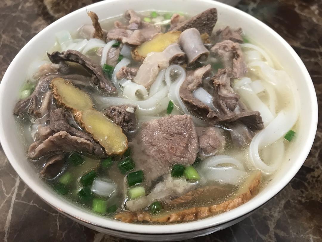 客家猪杂汤河粉（我家的祖传秘方٩(˃̶͈̀௰˂̶͈́)و