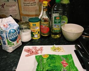 如何在腐国DIY渍菜粉（￣+ー￣）（酸菜粉丝炒肉）的做法 步骤1