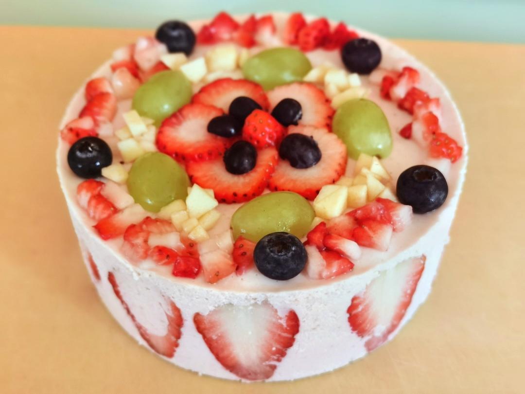 8寸草莓慕斯蛋糕