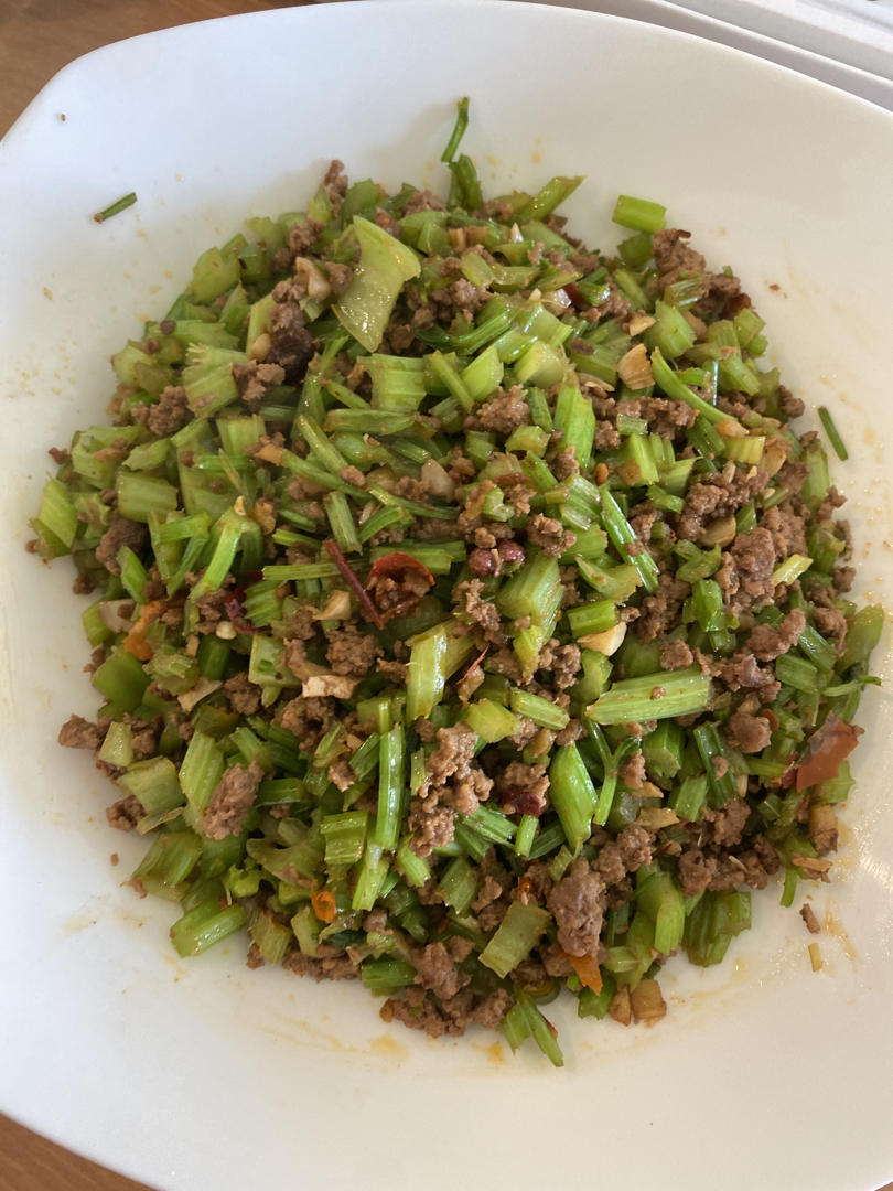 老四川爆炒双椒芹菜牛肉，好吃到一个北方人流泪，连声大赞，根本停不下来...