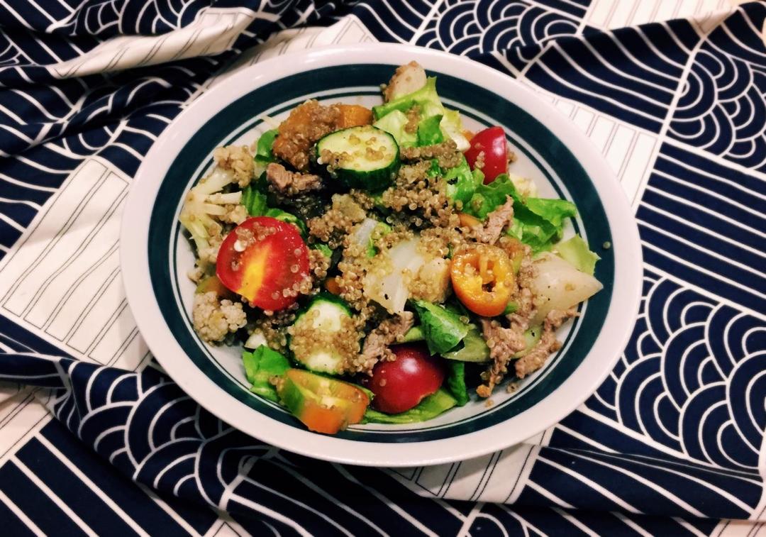 牛肉蔬菜藜麦饭