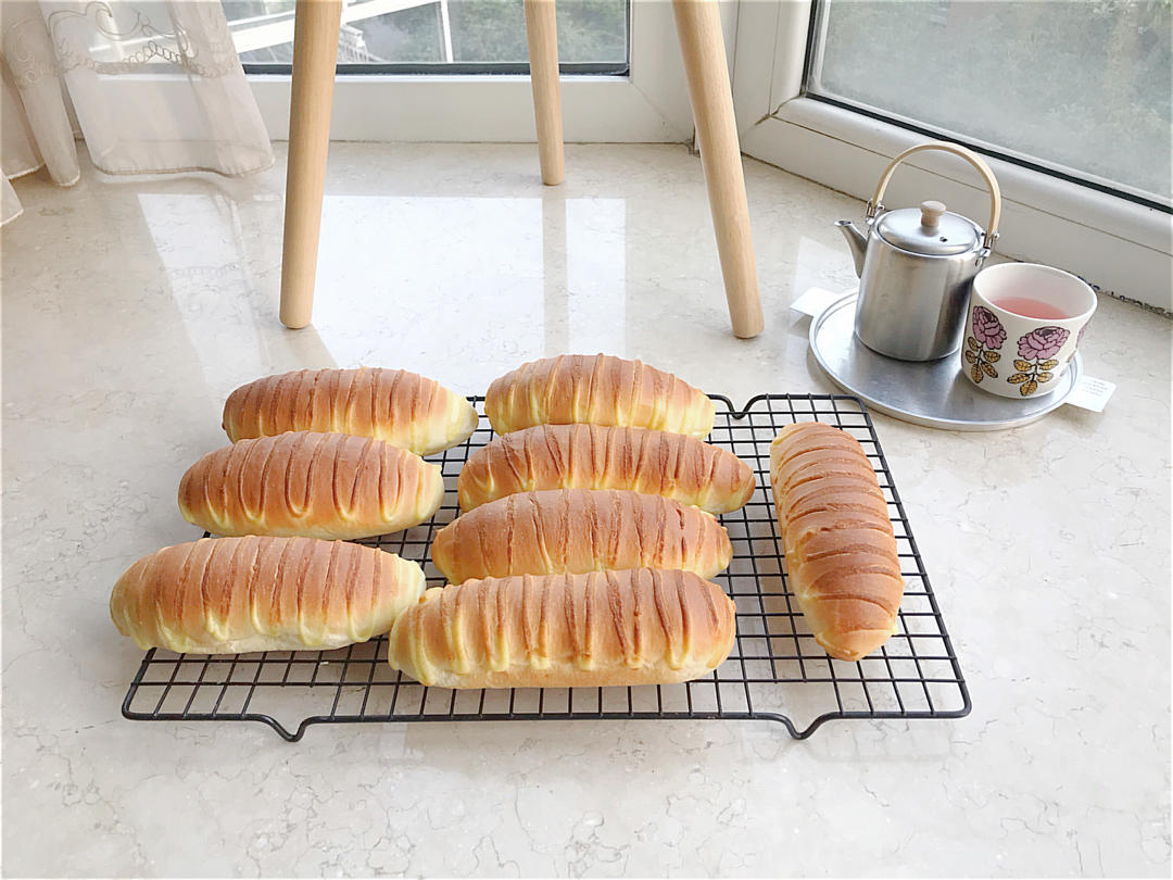 70%中种法鲜奶雪露面包~