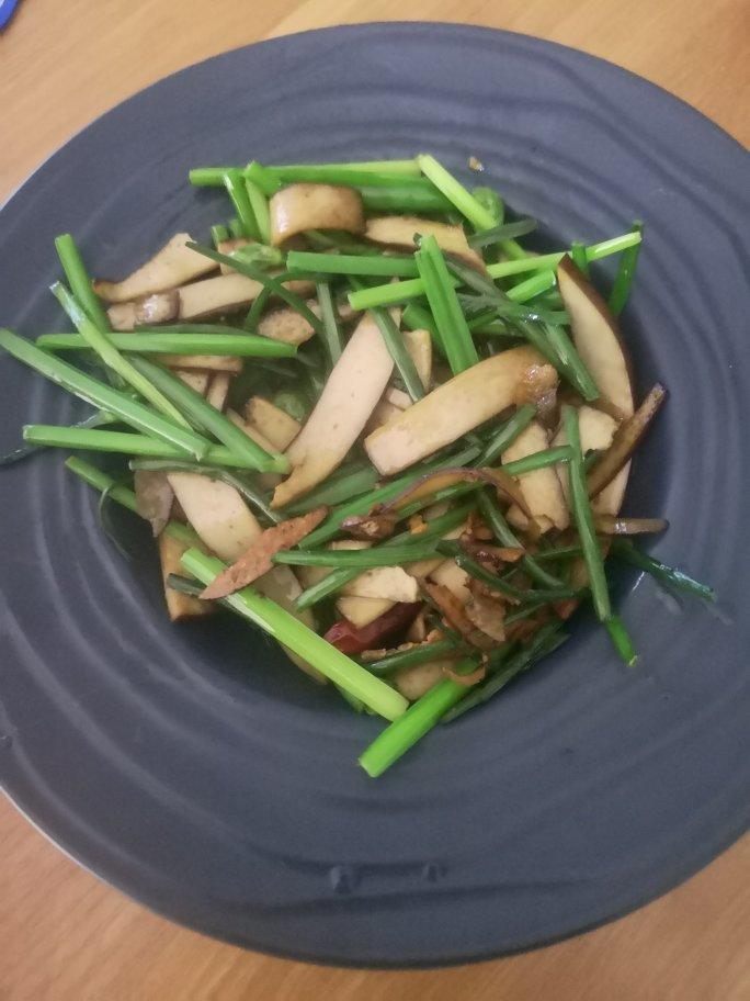 韭菜苔炒香干