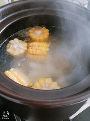 暖心暖胃的山药玉米骨头汤的做法 步骤6
