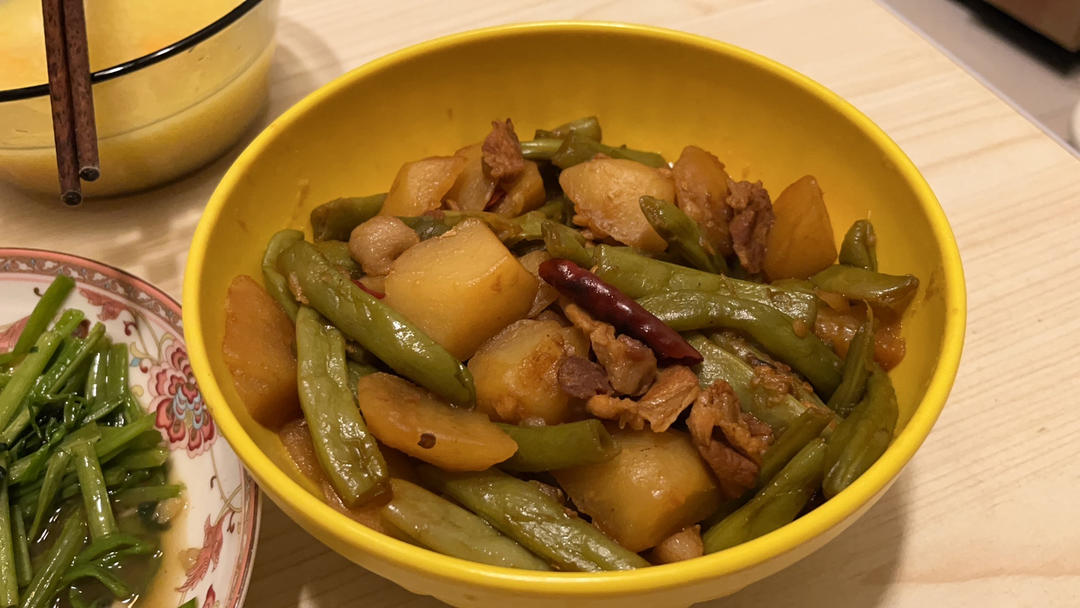 绝对正宗的东北土豆豆角炖五花肉