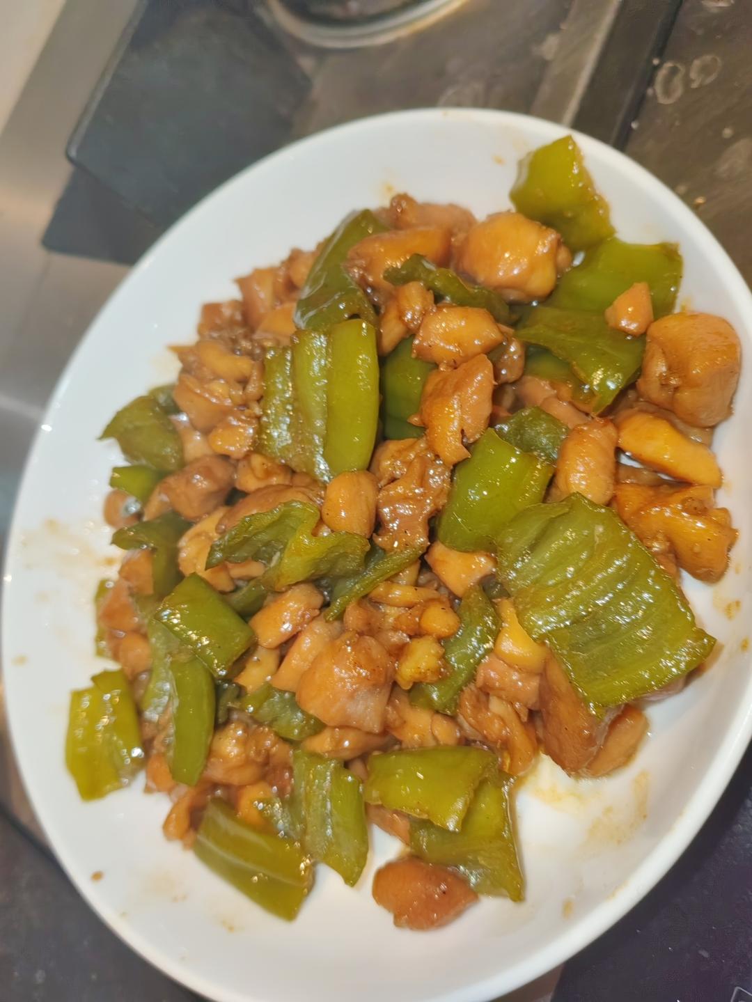 青椒炒鸡肉(简单操作)