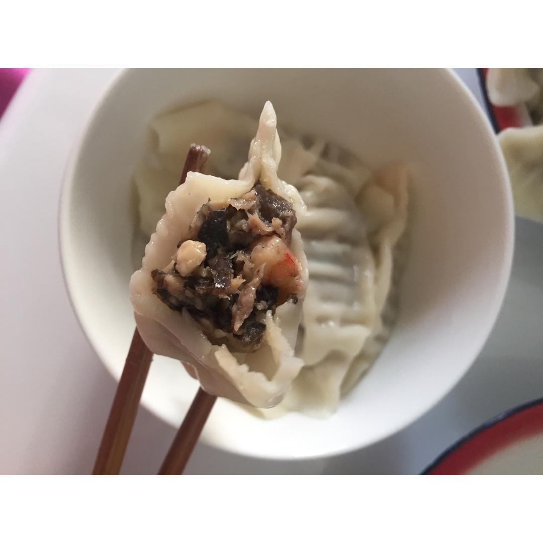 鲜掉眉毛的 三鲜水饺~