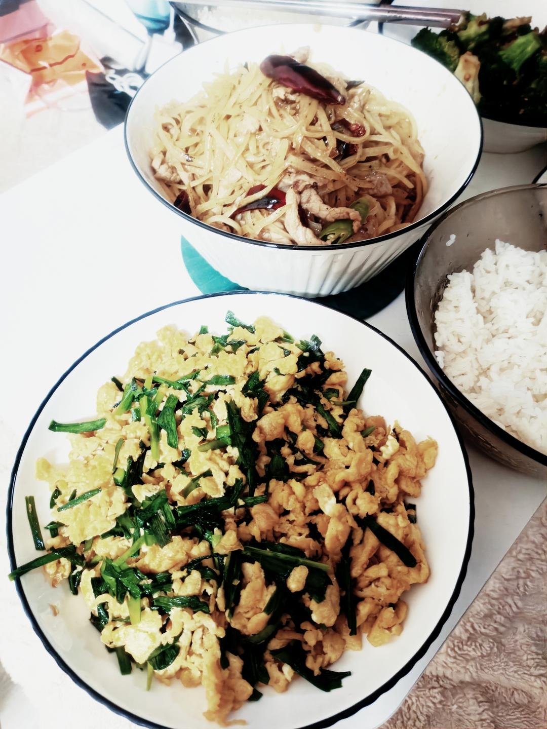 韭菜炒鸡蛋——三分钟快手下饭菜 掌握火候的秘诀