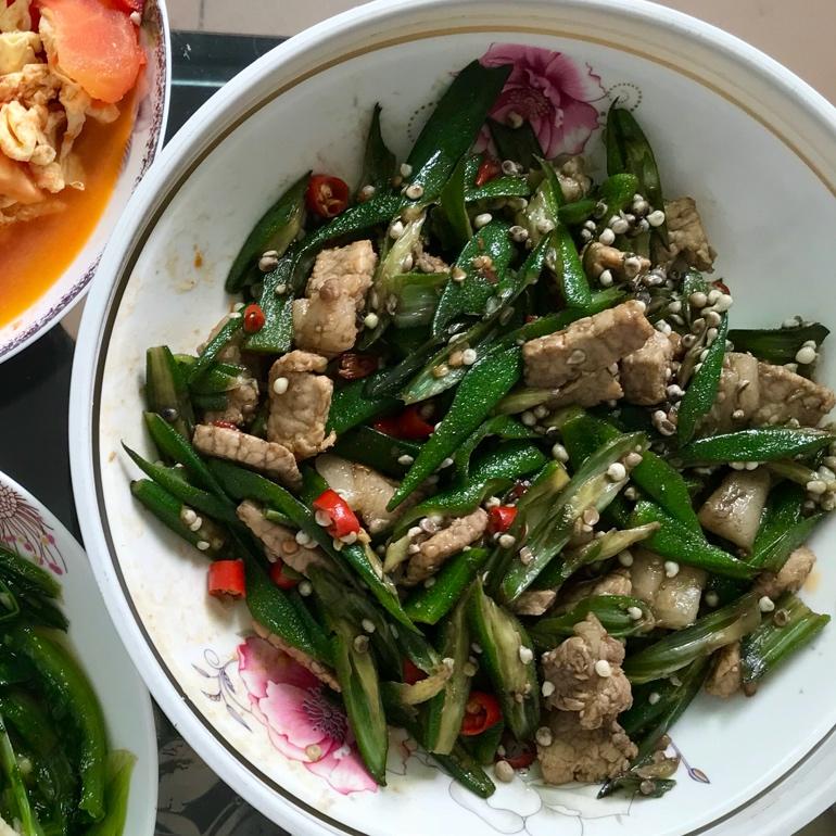 超级下饭的秋葵小炒肉