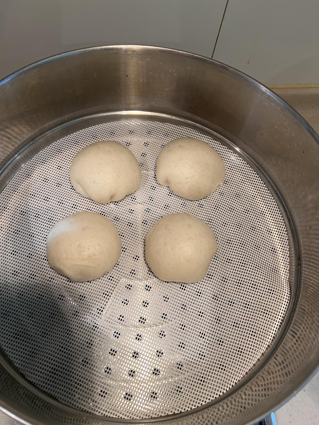 暄软可口奶黄包