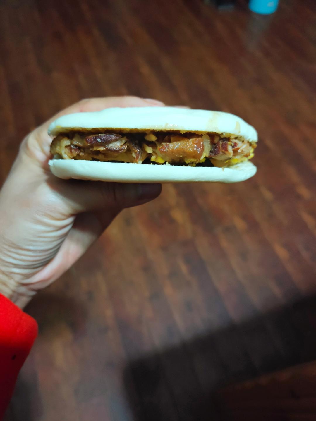 肉夹馍，白吉馍