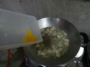 丝瓜肉圆蛋花汤的做法 步骤5
