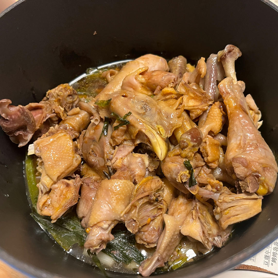 无水葱油童子鸡一一转自微博菜谱（Le Creuset铸铁炖锅）