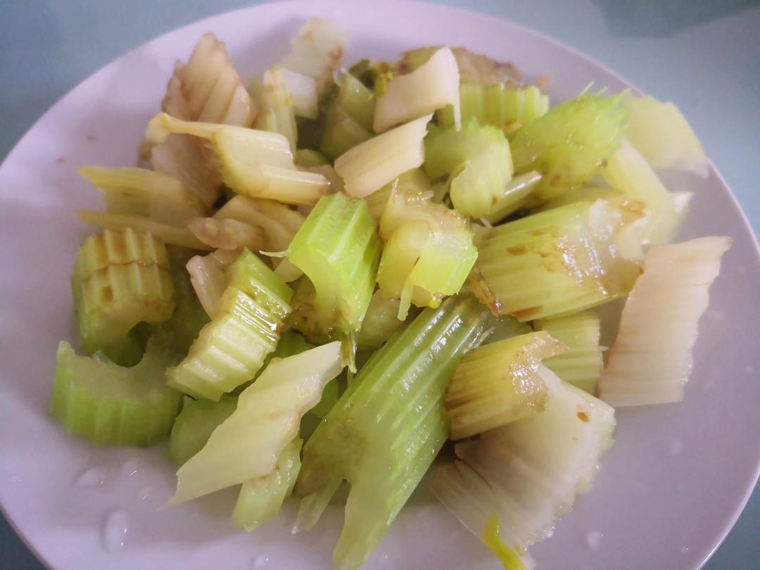 凉拌芹菜