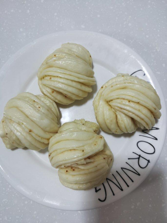 一根筷子卷出盘丝花卷（南瓜花卷）