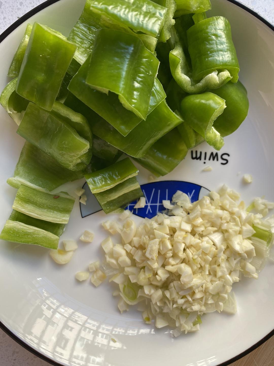 地三鮮（茄子，土豆，青椒）的做法 步驟1