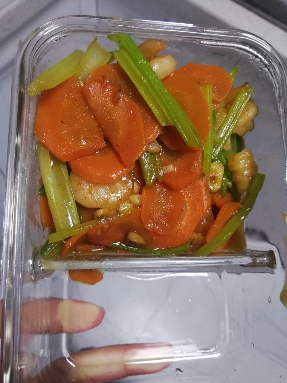 西芹胡萝卜炒虾仁