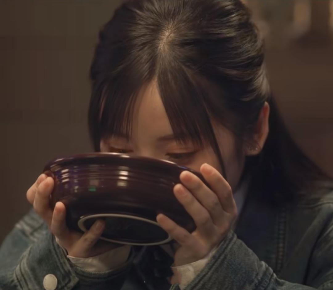 靛色的碗