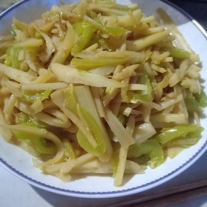 无敌下饭菜青椒炒藕丝