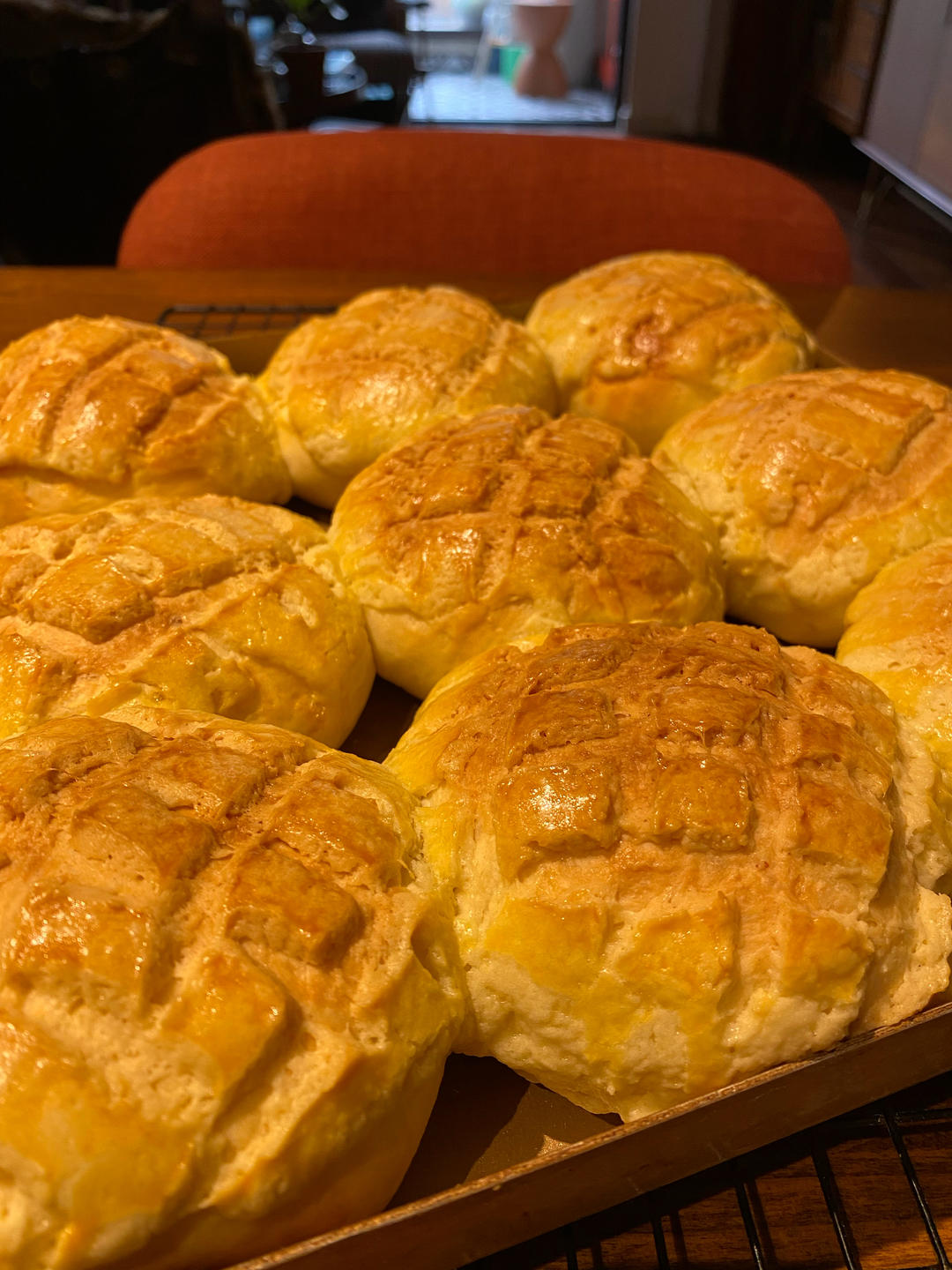 好吃到炸裂的港式菠萝包（附带制作酥皮的小视频）