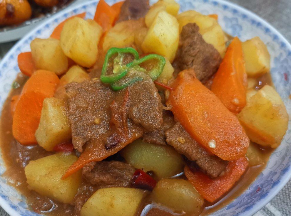 红烧牛肉土豆 （独家秘制）
