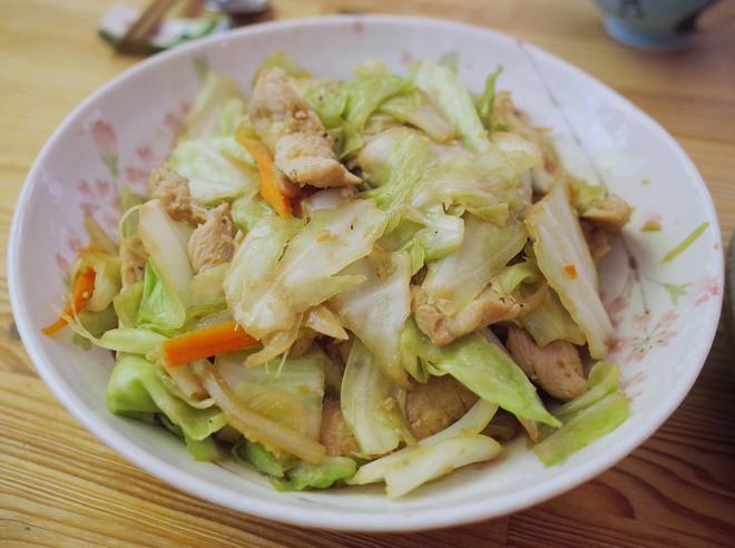 姜烧猪肉圆白菜的做法