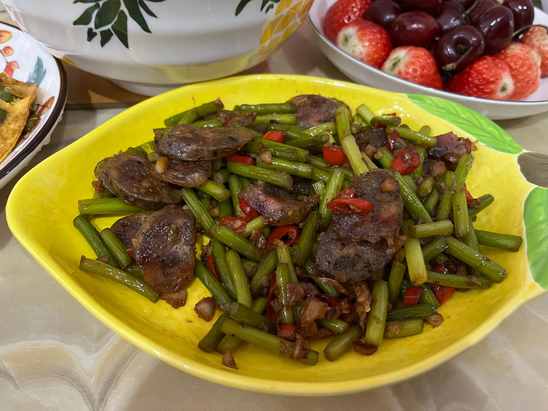 蒜苔炒腊肠