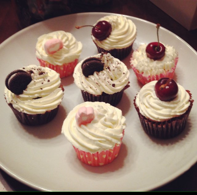 古典巧克力cupcake配马斯卡彭奶油霜