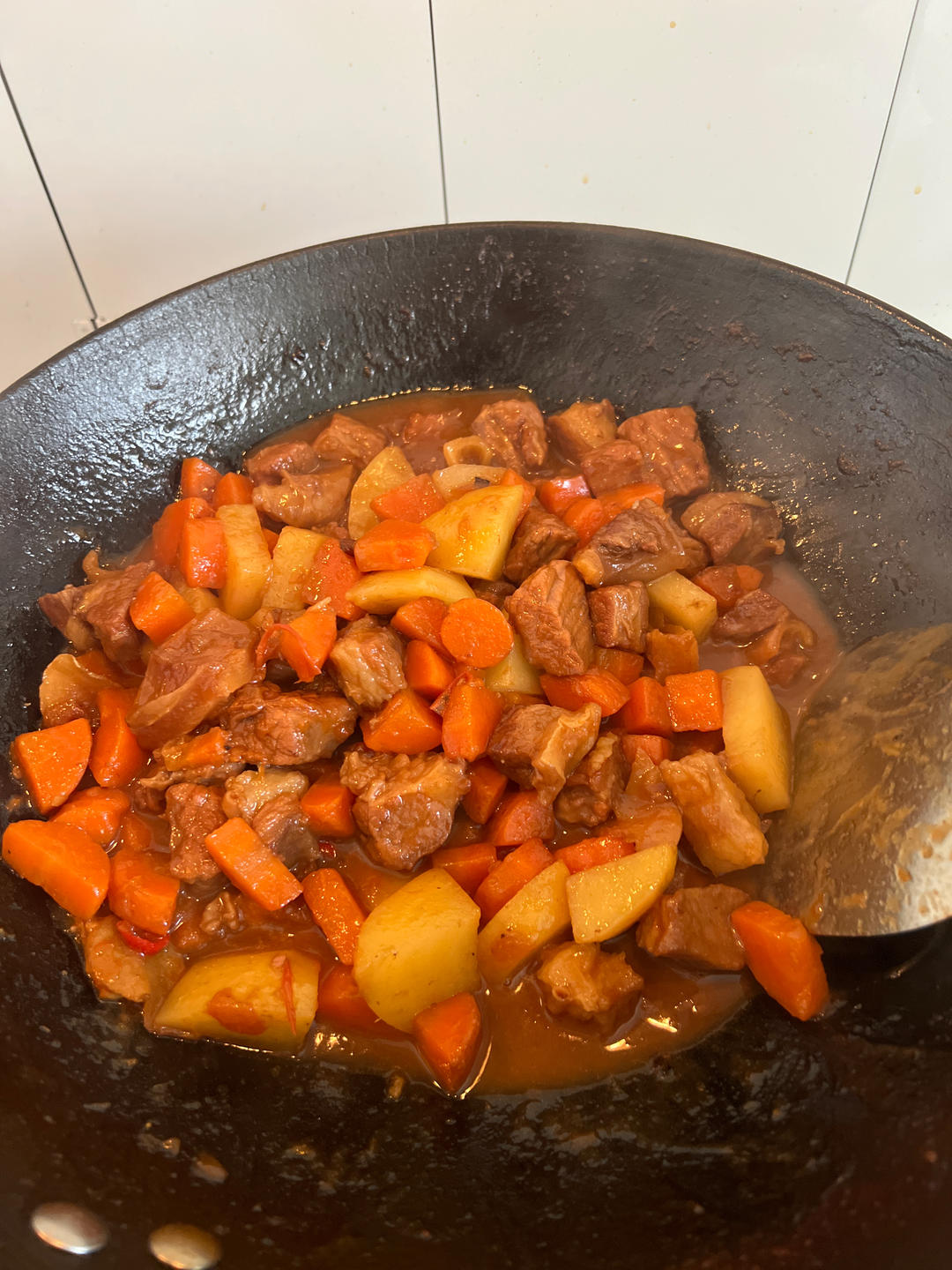 炖出奶香味好吃到爆的牛肉土豆红萝卜西红柿