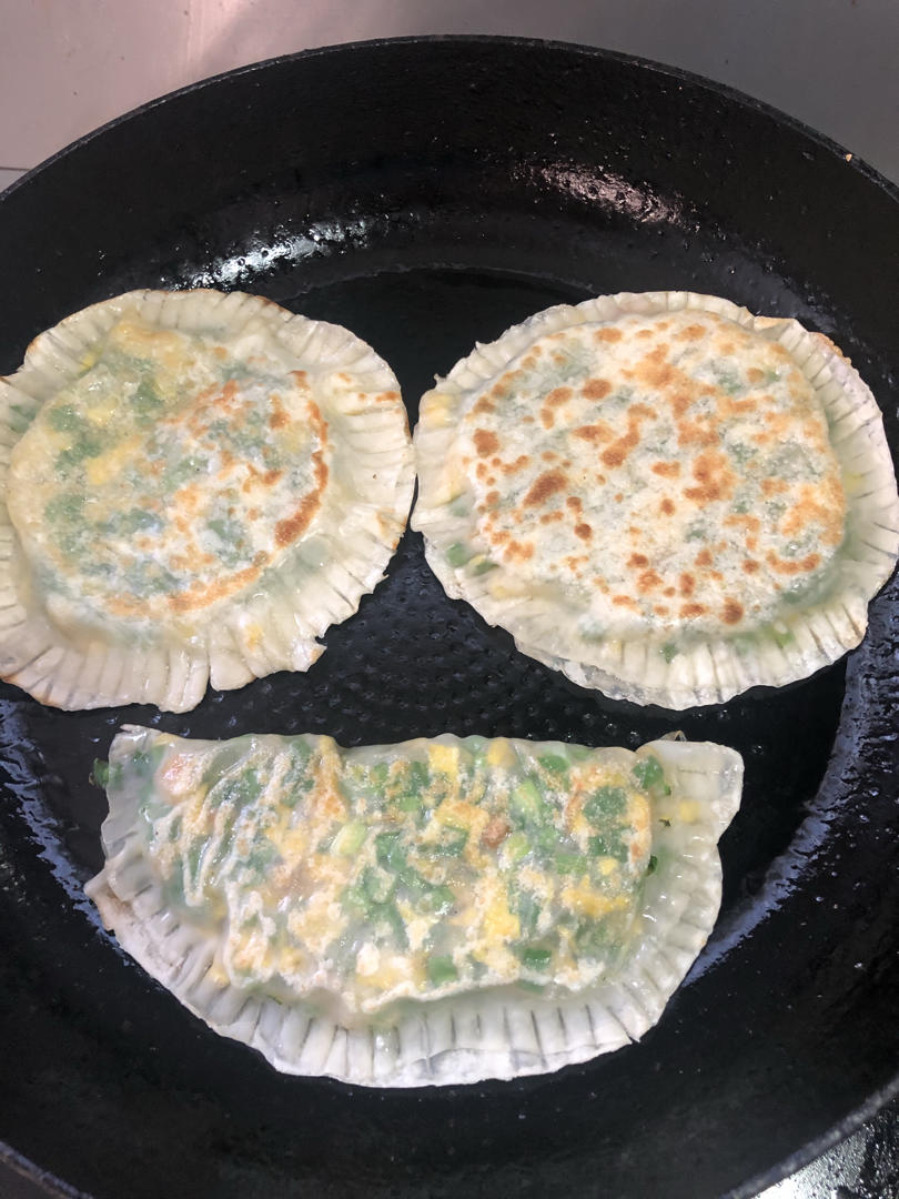 超快手韭菜盒子！用饺子皮就能做！